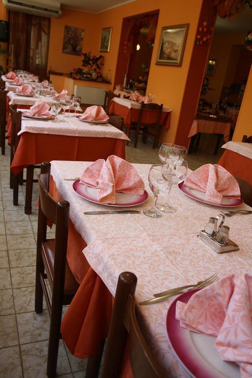 Hotel Ristorante Il Pino Chiusi Dış mekan fotoğraf