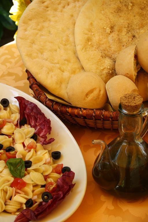 Hotel Ristorante Il Pino Chiusi Dış mekan fotoğraf